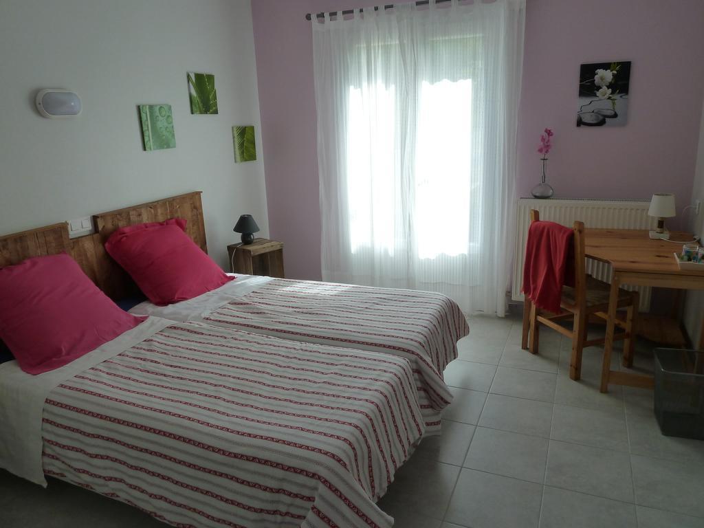 Gite Des Monges Sisteron Zimmer foto